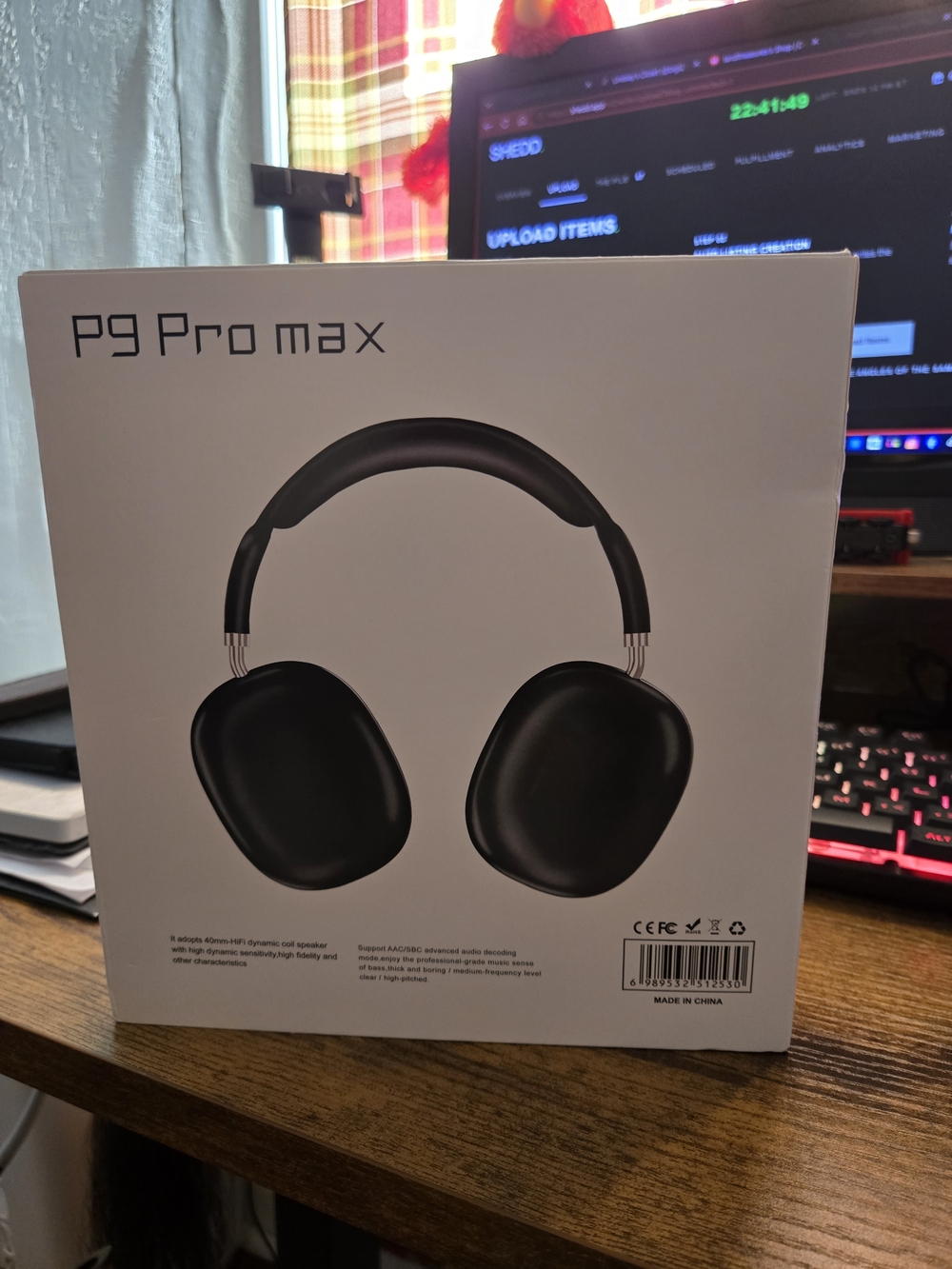 Black Over-Ear Headphones Sounds Awesome